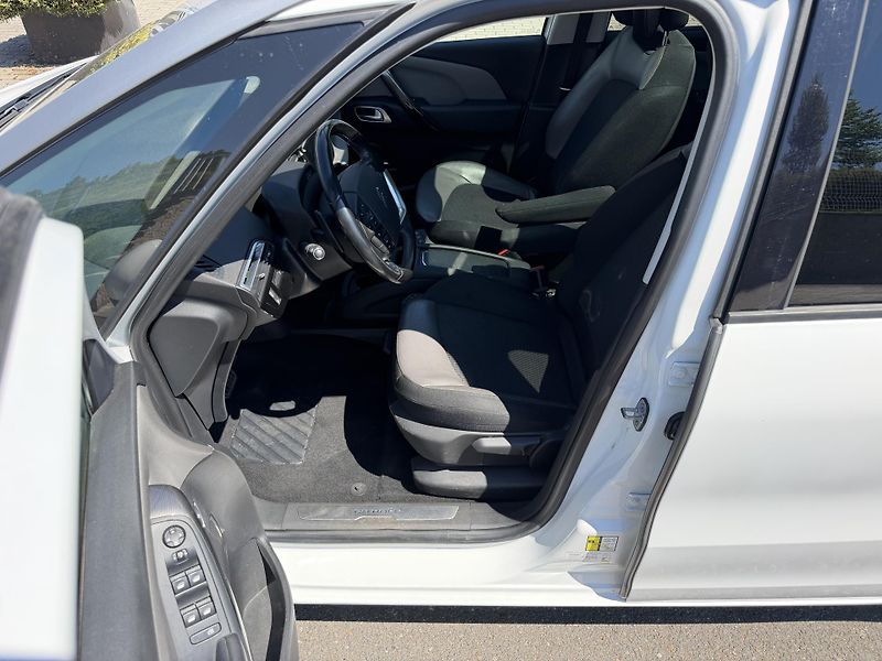 Citroën C4 Picasso 1,6i 121kW EXCLUSIVE - fotka 14 z 23