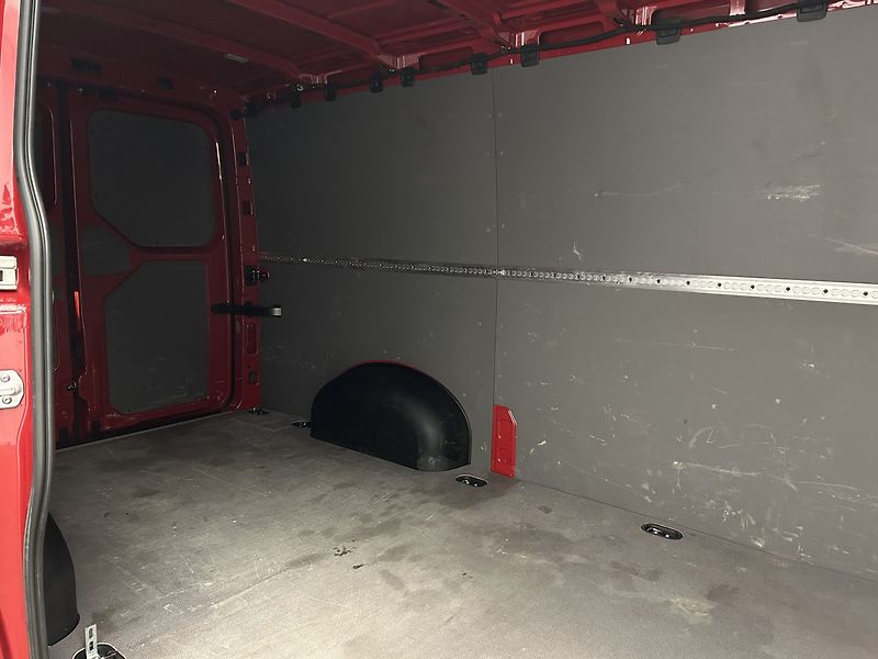 Volkswagen Crafter 2.0 TDI L3H2 - fotka 18 z 25