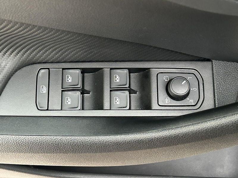 Škoda Kamiq 1.0 TSI Monte Carlo - fotka 14 z 26