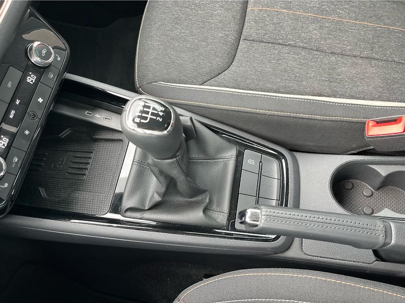 Škoda Scala 1.0 TSi 85 kW TOP SELECTION - fotka 19 z 28