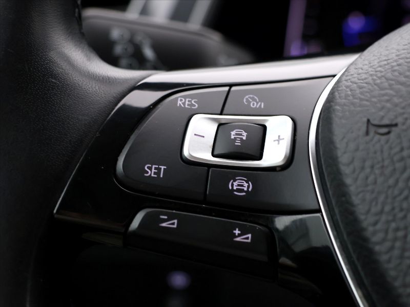 Volkswagen Tiguan 1,5 TSI 110kW LED Virtual Navi - fotka 21 z 39