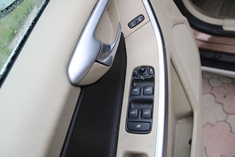 Volvo XC60 2,4D SUMMUM - fotka 19 z 22