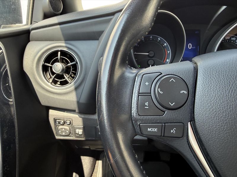Toyota Auris 1,6 Active Trend - fotka 12 z 19