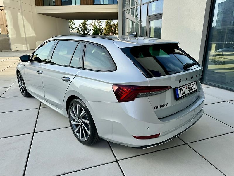 Škoda Octavia (2024) Sportline 2,0 TSI 140kW DSG4x4 - fotka 3 z 11
