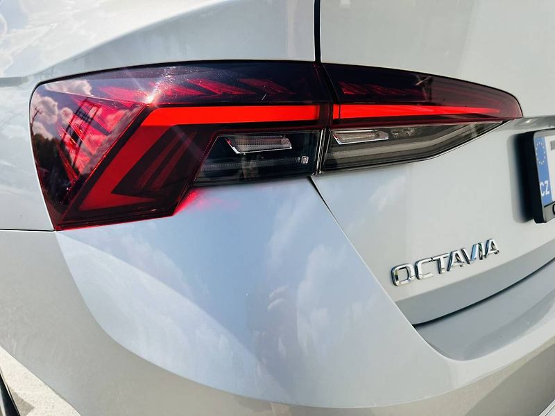 Škoda Octavia Liftback Style 2.0 TDI 110 kW - fotka 29 z 31