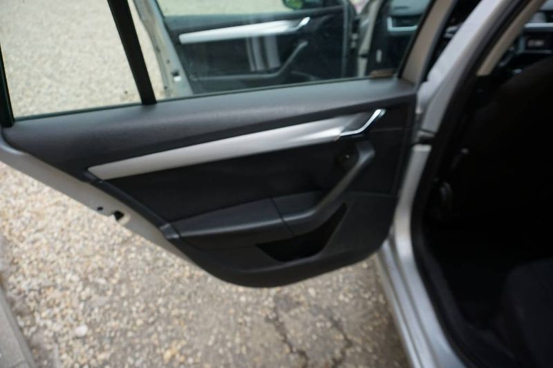 Škoda Octavia (2014) 1,6   nové v ČR - fotka 5 z 25