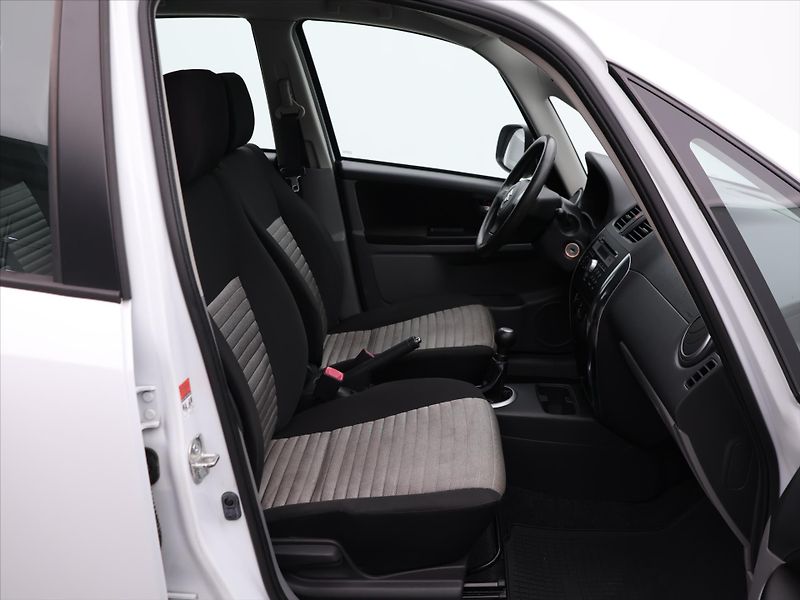 Suzuki SX4 1.6 VVT 88kW 4x4 Klima - fotka 12 z 28
