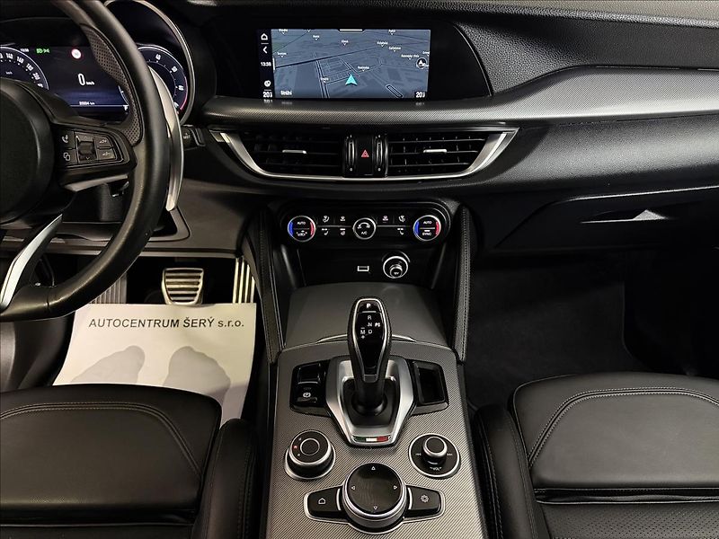 Alfa Romeo Stelvio VELOCE 206kW Q4 PANO LED R21 - fotka 18 z 41