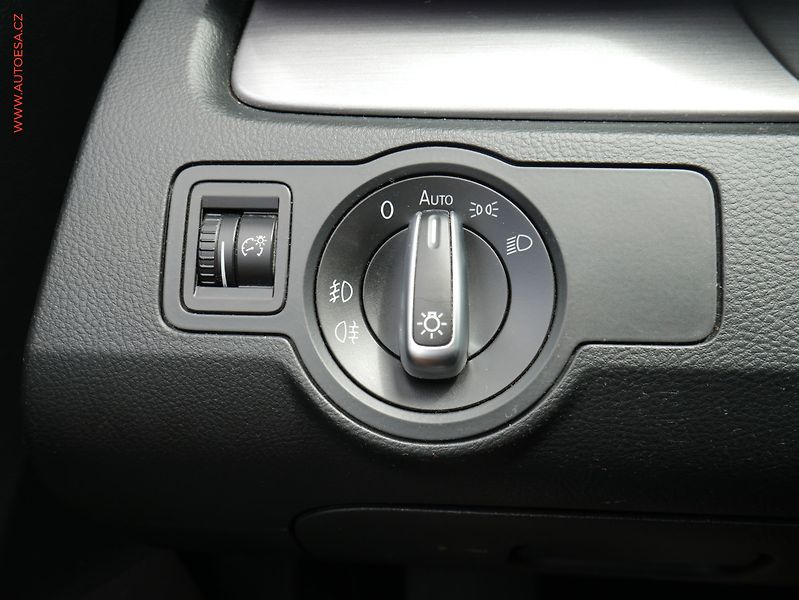 Volkswagen Passat (2011) 2.0TDi, ČR, Comfortline - fotka 21 z 22