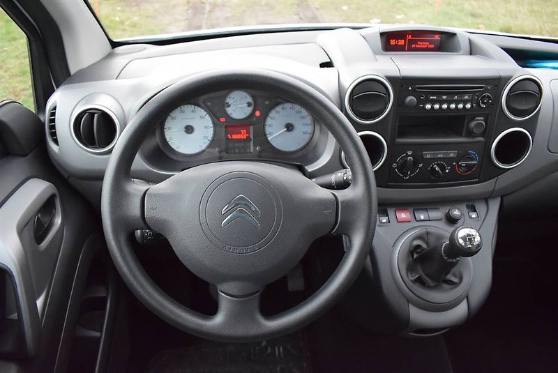 Citroën Berlingo 1,6 HDi MULTISPACE,1.M,SUPER - fotka 9 z 15