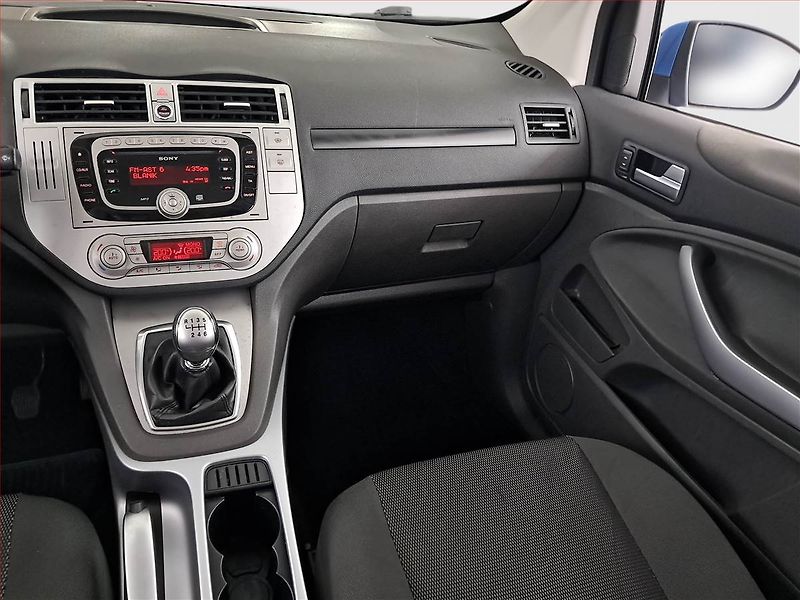 Ford Kuga (2010) 2.0 TDCi, 4X4, Park. senzory - fotka 8 z 18