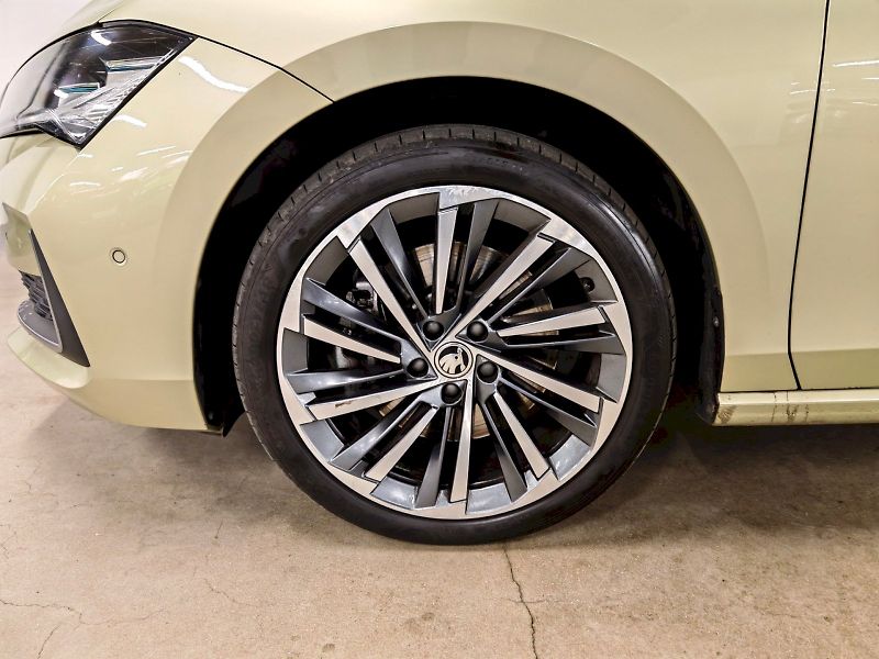 Škoda Superb (2024) 2.0 TDI 142 kW DSG 4x4 L&K - fotka 32 z 32