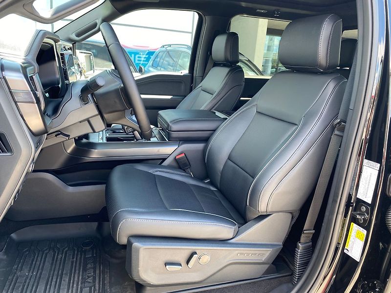 Ford F-150 (2025) Lariat  5,0 298 kW - fotka 18 z 27