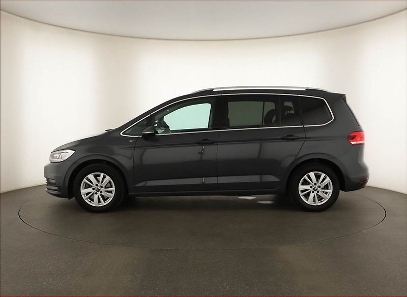 Volkswagen Touran (2023) 2.0 TDI - fotka 3 z 17