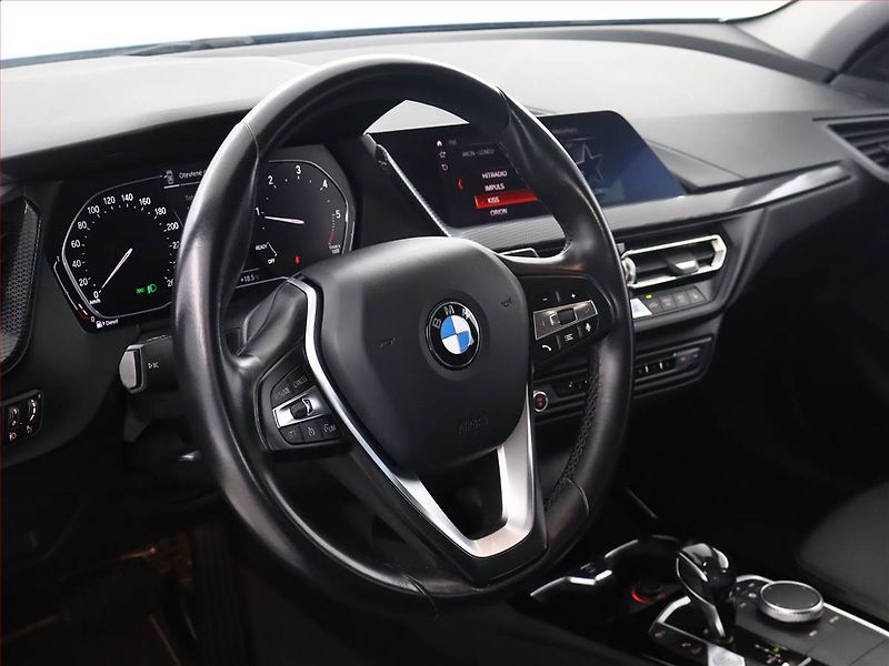 BMW Řada 1 (2019) Luxury Line 116d, Automat - fotka 18 z 18