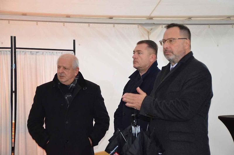 Slavnostní zahájení stavby dalšího úseku dálnice D7 se konalo v pátek 6. prosince v Třebízi.