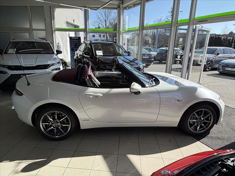 Mazda MX-5 1,5   Edice 100 YEARS 1920-202 - fotka 9 z 25