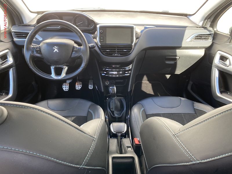 Peugeot 2008 (2017) 1.2 PT, Crossway, panor - fotka 8 z 17