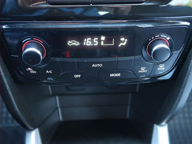 Suzuki Vitara (2015) 1.6 VVT, Navi, Tempomat - fotka 12 z 17