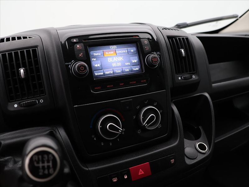 Citroën Jumper 2,0 BlueHDI 120kW L4 7-Míst DP - fotka 13 z 22