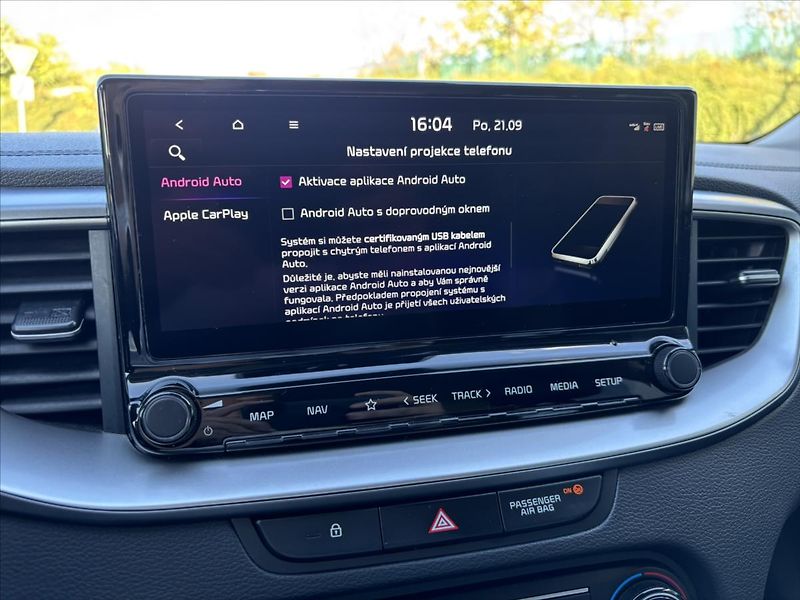 Kia Ceed 1,5 TGDi 118kW TOP ZÁRUKA NAVI - fotka 19 z 40
