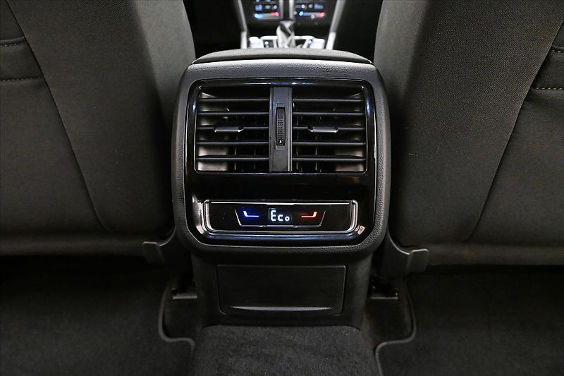 Volkswagen Passat 1,4 GTE 160 kW DSG Business Zá - fotka 21 z 32
