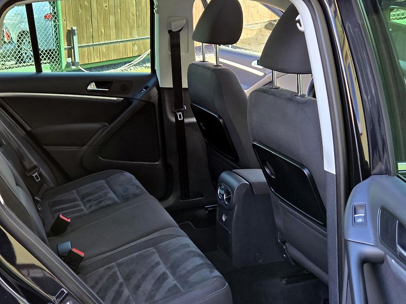 Volkswagen Tiguan 1,4TSI SPORT *SERV.KNÍŽKA*    - fotka 22 z 43