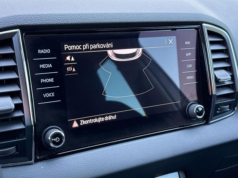 Škoda Karoq (2023) 1.5 TSI Ambition - fotka 13 z 30