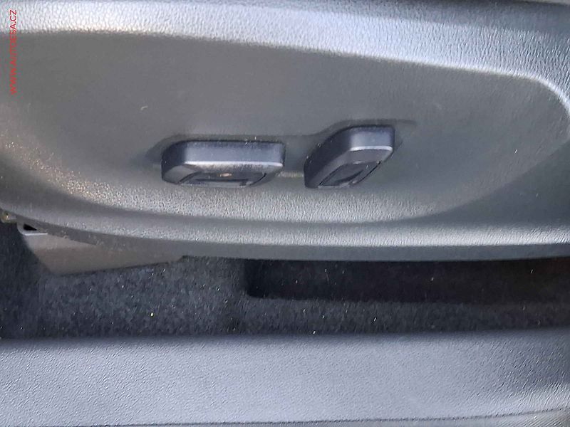 MG ZS (2023) 1.0T-GDi, LED, navi, kamera - fotka 12 z 19