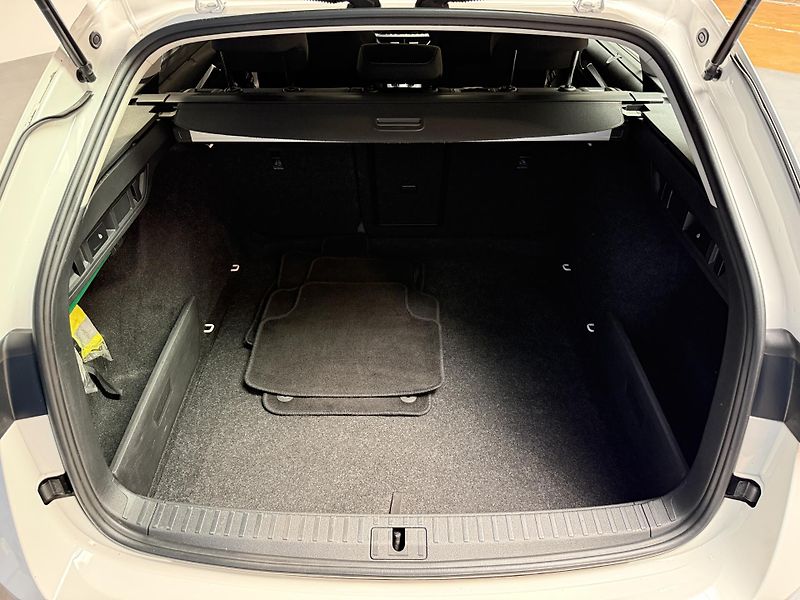 Škoda Octavia 2.0 TSI 140kW DSG Style Combi - fotka 11 z 23