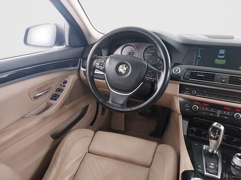 BMW Řada 5 (2010) 530d, Automat, Navi, Xenony - fotka 7 z 23