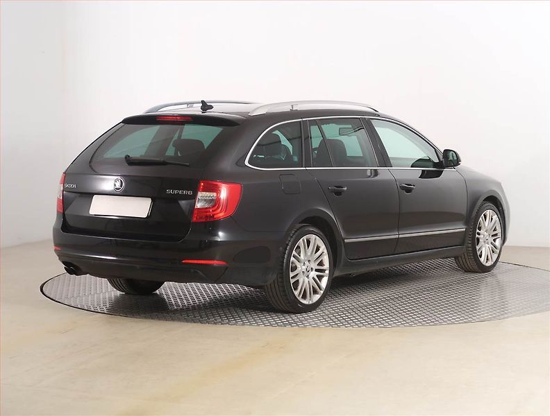 Škoda Superb (2014) 2.0 TDI, Automat, Navi, Xenony - fotka 5 z 21