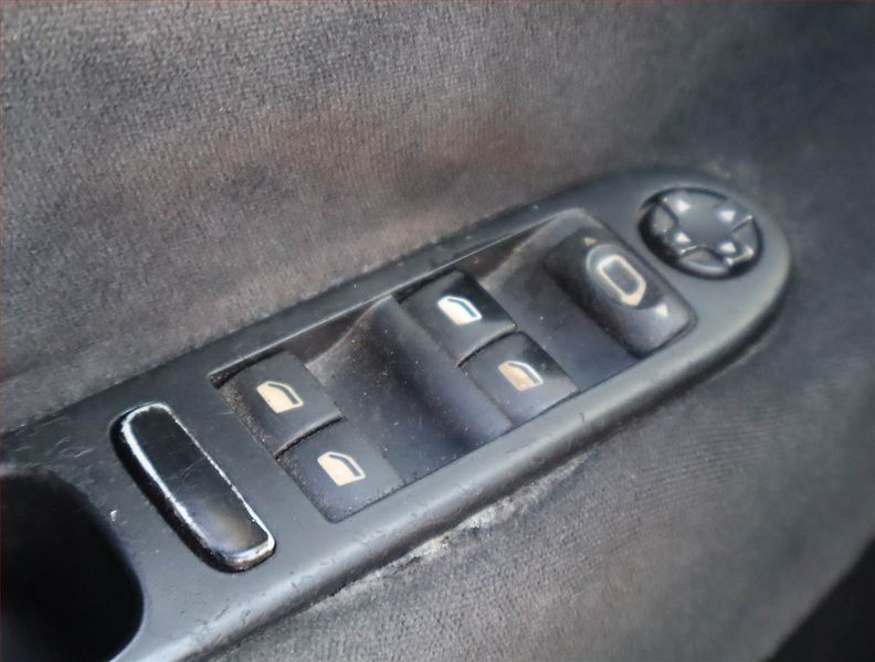 Peugeot 207 (2006) 1.4 HDI, po STK, jezdí výborně - fotka 14 z 15