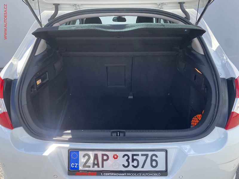 Citroën C4 (2011) 1.6VTi, 1.maj,ČR, Bixen, navi - fotka 7 z 20