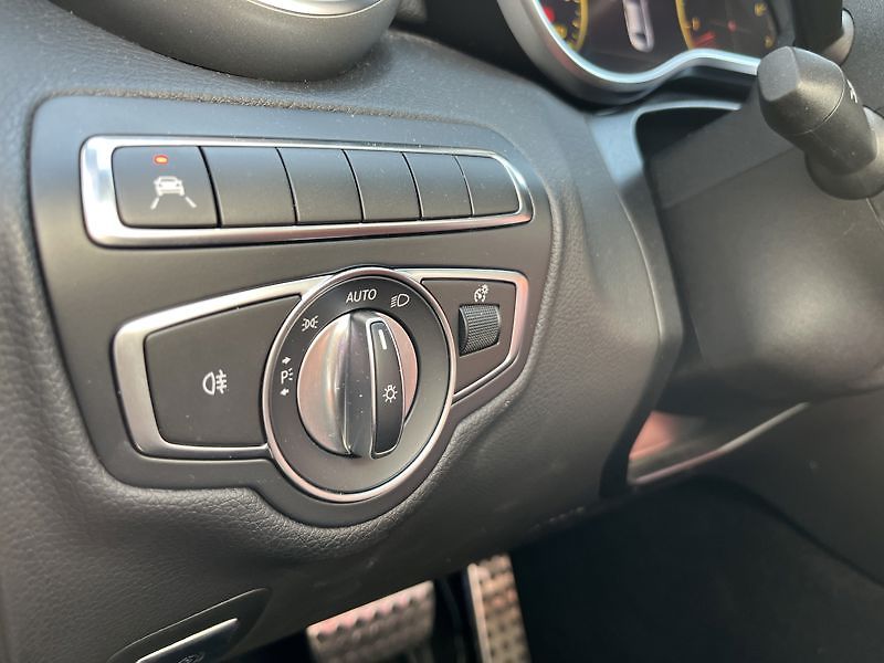 Mercedes-Benz Třídy C Třída C 400 4MATIC AMG Line - fotka 12 z 18
