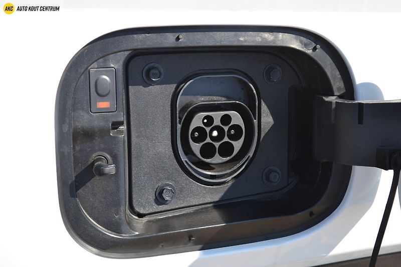 Hyundai Tucson 1,6 T-GDI PHEV 4WD AT 20 YEARS - fotka 25 z 75