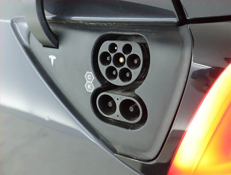 Tesla Model Y (2022) Long Range AWD 79kWh, SoH 92% - fotka 19 z 20