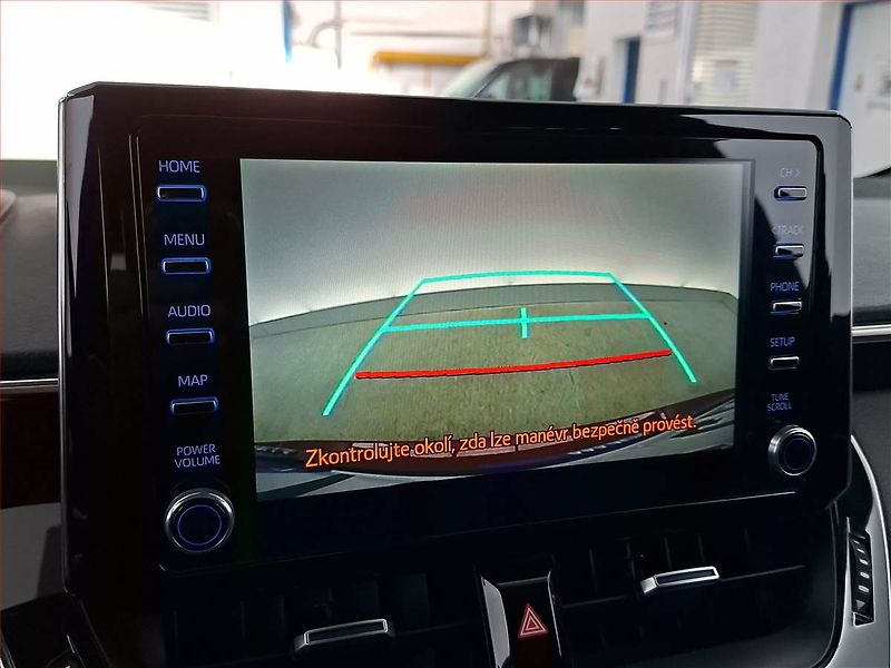 Toyota Corolla (2021) 1.8 Hybrid - fotka 16 z 22