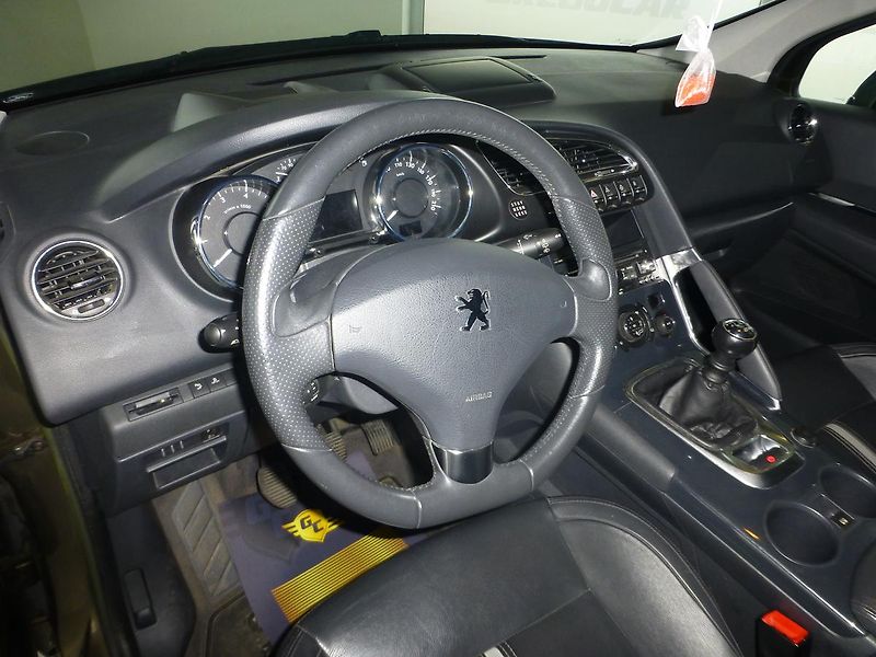 Peugeot 3008 (2012) 1,6i-115KW*PANORAMA*NAV*VYHŘ.S - fotka 11 z 27