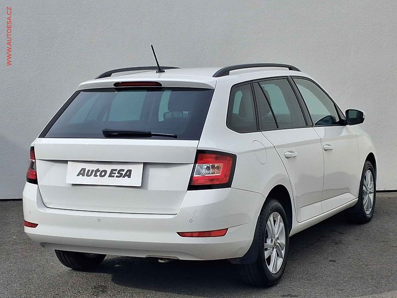 Škoda Fabia (2022) 1.0 TSi, 2.maj,ČR, Ambition - fotka 4 z 17