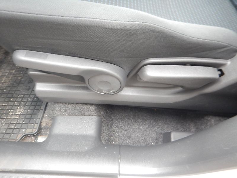 Suzuki Swift 1.3 GLX, ČR, DIGIKLIMA - fotka 18 z 28