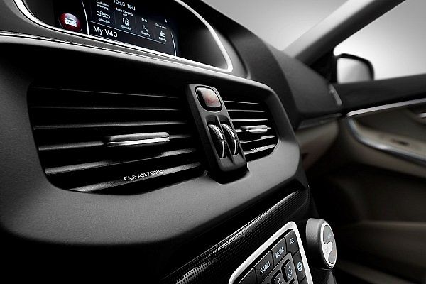 Volvo V40.