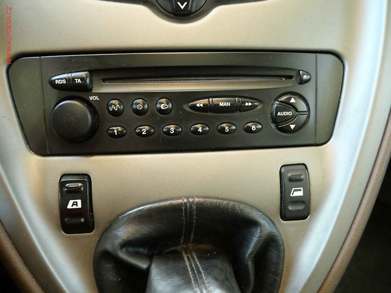 Citroën Xsara Picasso (2005) 1.8i, 1.maj, AC, panor - fotka 18 z 20