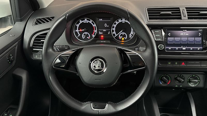 Škoda Fabia 1.0 TSI Ambition Combi - fotka 9 z 22