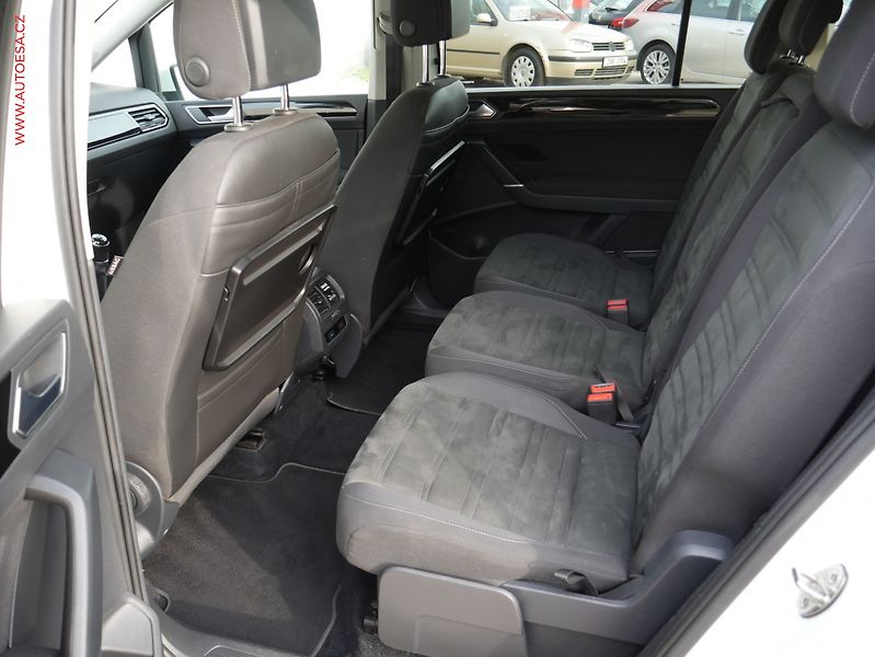 Volkswagen Touran (2016) 2.0TDi, ČR, Highline, LED - fotka 10 z 19