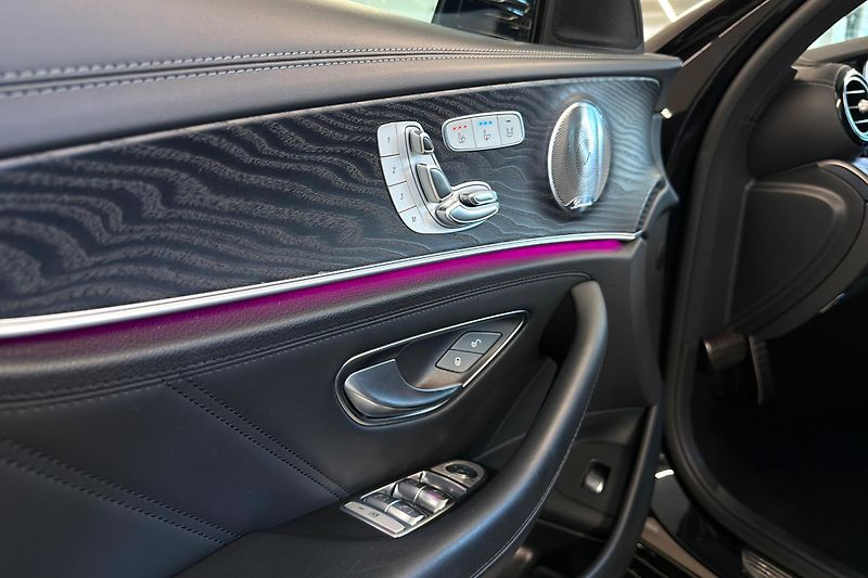 Mercedes-Benz Třídy E (2018) Mercedes-Benz E 53 AMG 4Matic+ - fotka 40 z 52