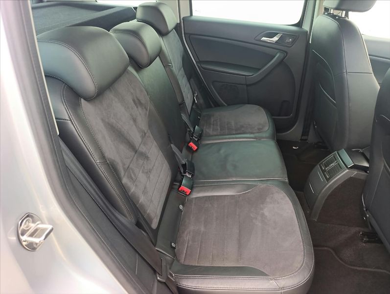 Škoda Yeti 1,6 TDi Aut.klima,Navi.Kůže - fotka 24 z 35