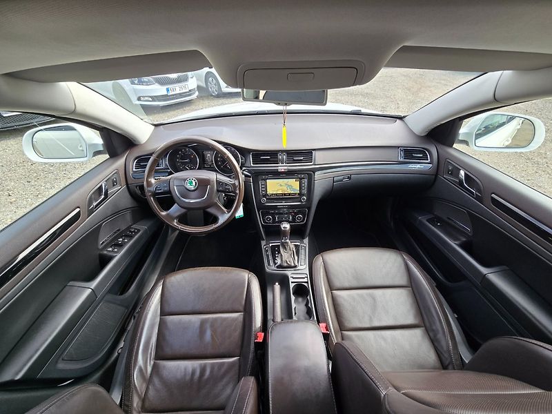 Škoda Superb (2013) 2.0 TDI 125KW Lau - fotka 13 z 23
