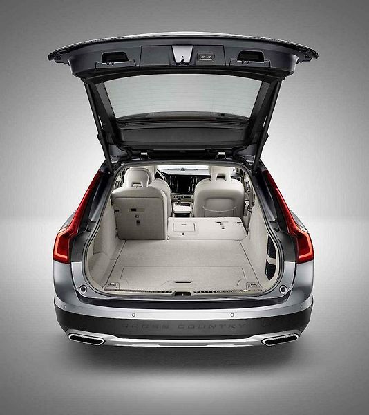 Volvo V90 Cross Country.