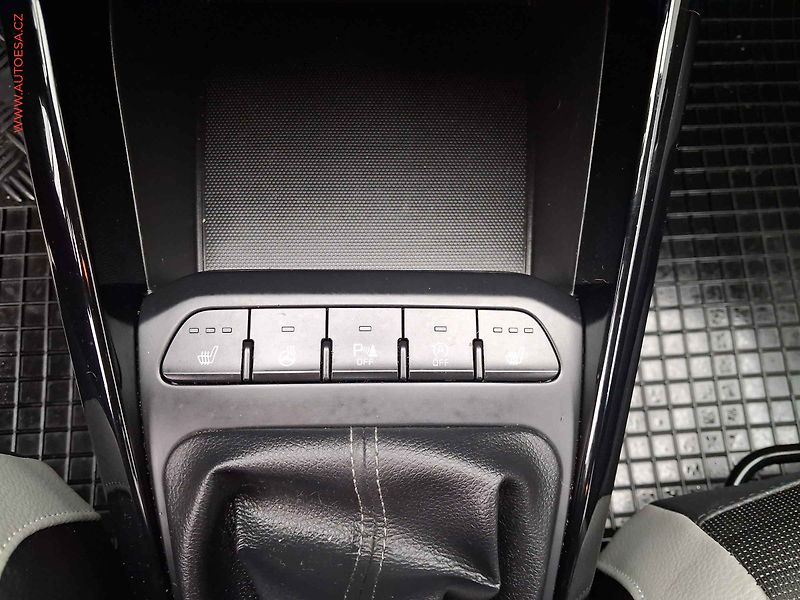 Kia Stonic (2019) 1.4i, ČR, Navi, kamera - fotka 16 z 18